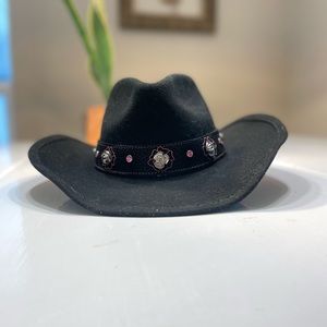 Cowboy hat with rose design